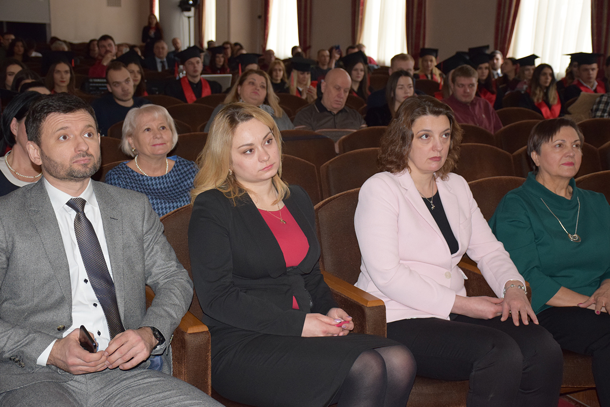 Новини: Юридичний факультет КНУ випустив студентів заочної форми навчання